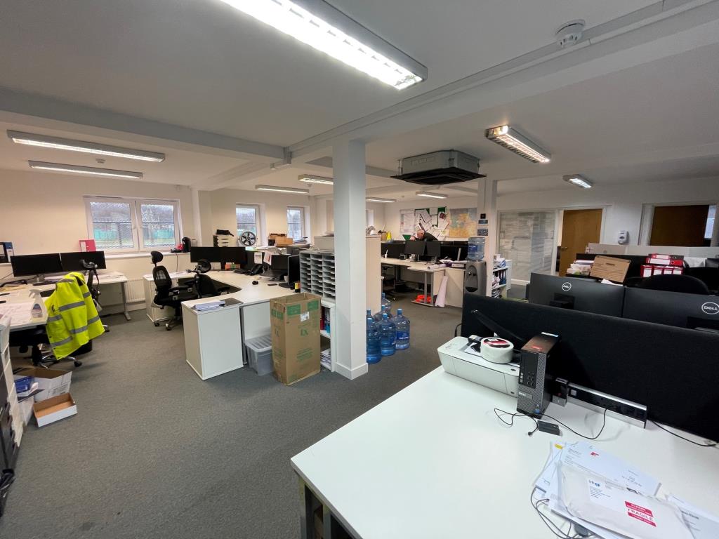 Lot: 94 - FREEHOLD COMMERCIAL INVESTMENT PREMISES - Open Plan Lower Ground Floor office with 2 further offices or meeting rooms
